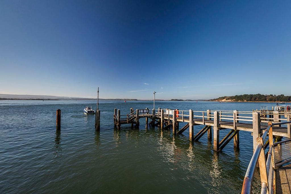 Luxury 2 Bedroom Apartment In Sandbanks - Sea View Poole Exterior foto